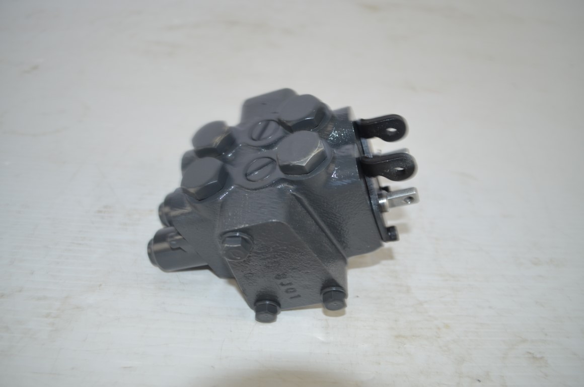 一 Kubota valve kit for Kubota front mower F2260, F2560, F2560E, F3060, F3560, part number F8242 - Image 3