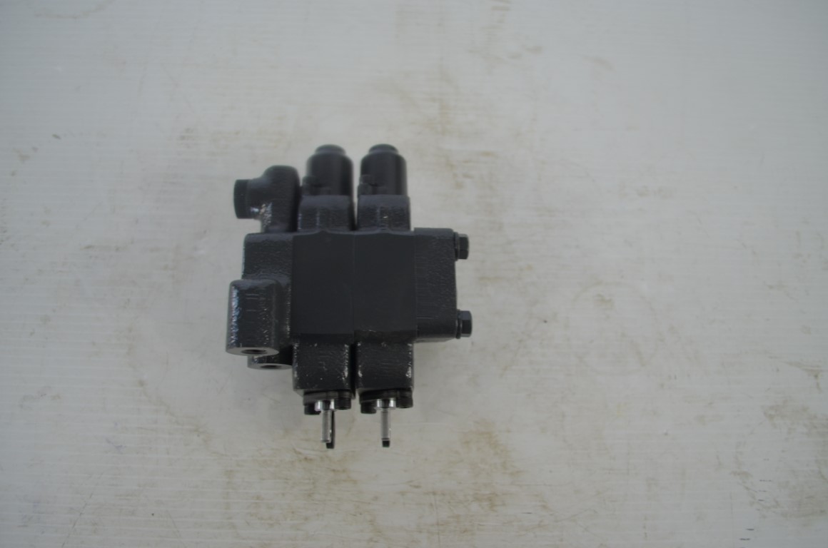 一 Kubota valve kit for Kubota front mower F2260, F2560, F2560E, F3060, F3560, part number F8242 - Image 4