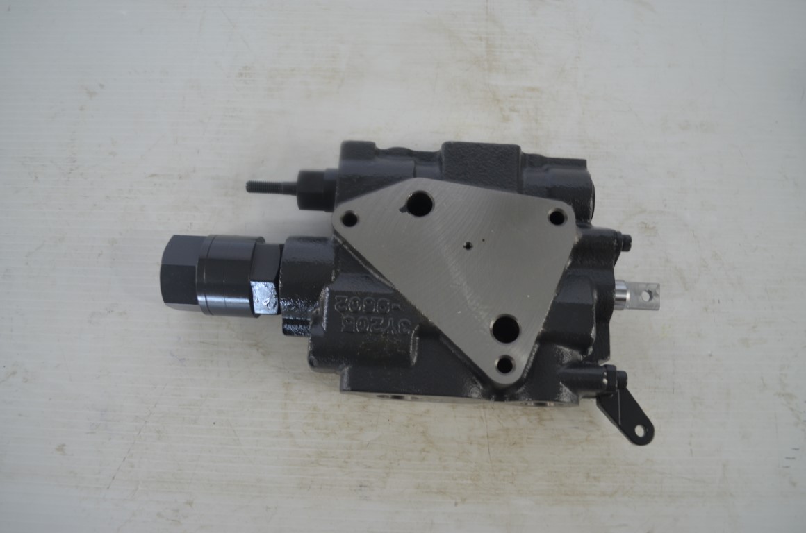 一 Kubota rear remote valve, part number M8137, (fits most Kubota M4, M5 tractors) - Image 6