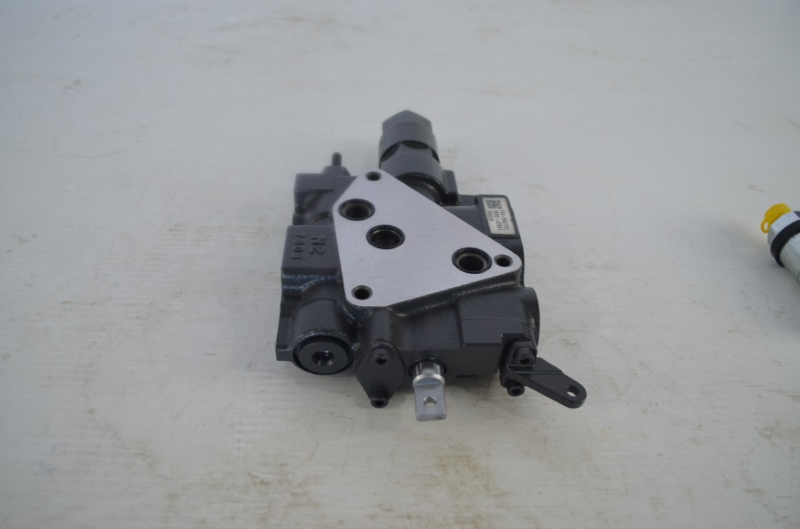 一 Kubota rear remote valve, part number M8137, (fits most Kubota M4, M5 tractors) - Image 7