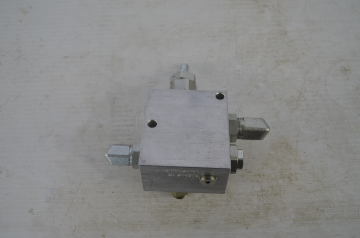 一 aluminum hydraulic block, part number ACU-003 - Image 3