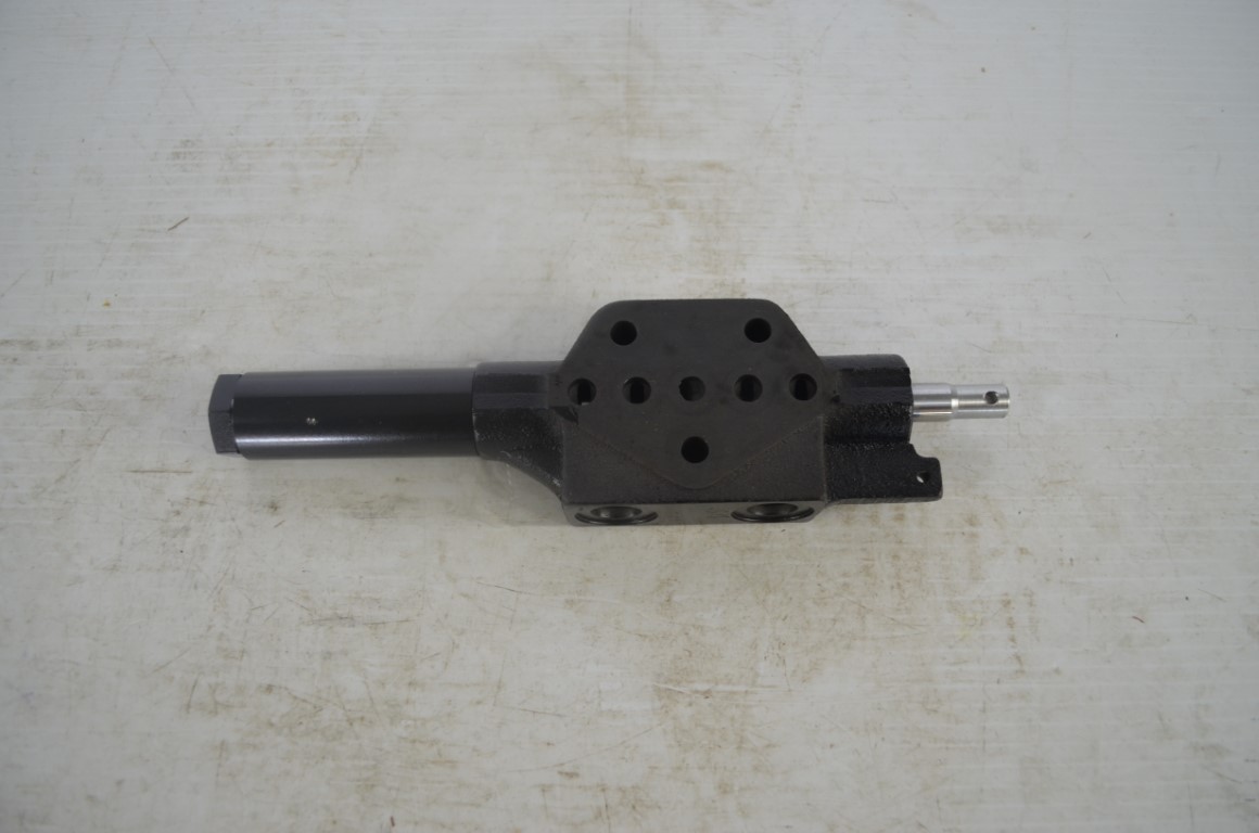 一 Kubota 4-postion 4-way float valve section, part number BL7393 - Image 3