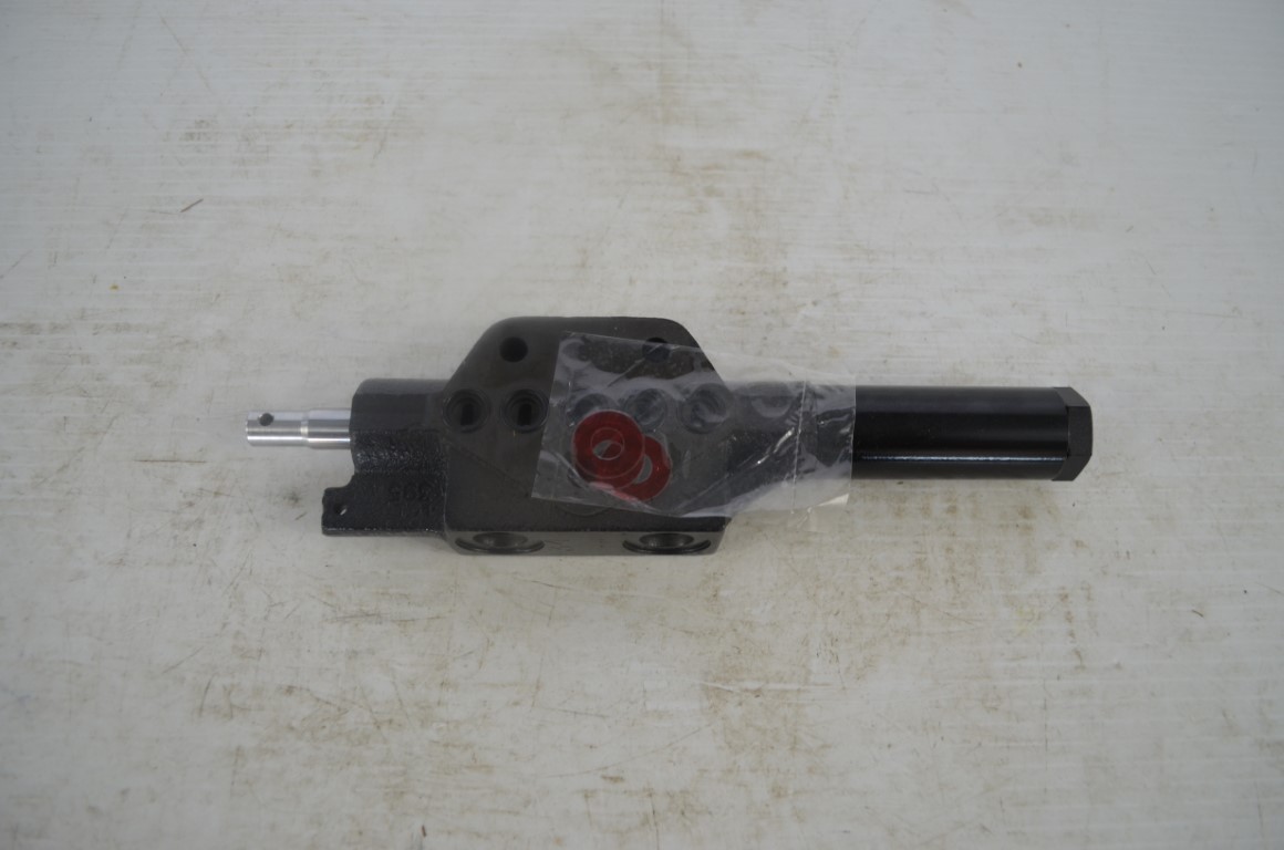 一 Kubota 4-postion 4-way float valve section, part number BL7393 - Image 6