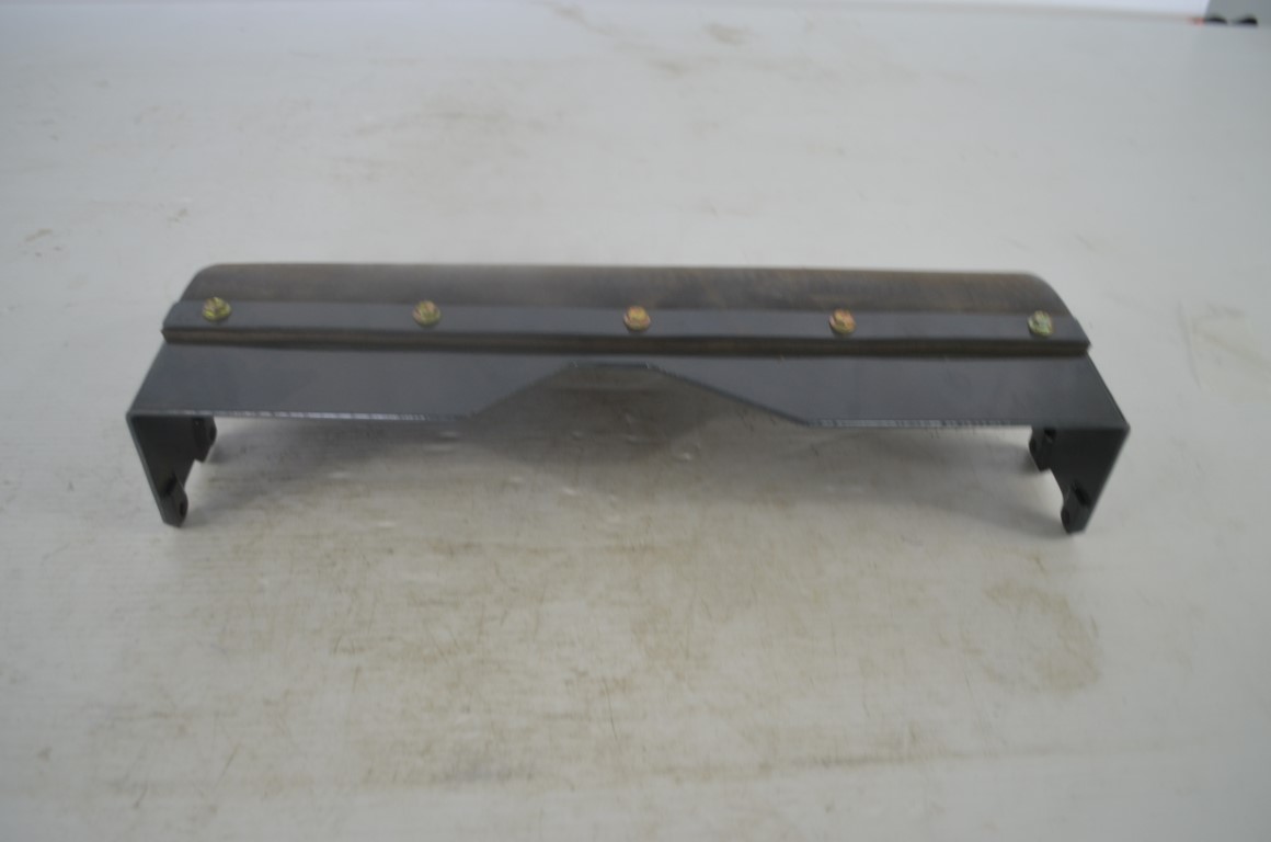 一 Kubota radiator guard to fit F2260, F2560€ & F3060 front mowers, part number F8254 - Image 3