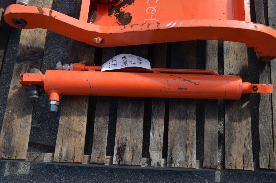 Kubota 18" thumb hydraulic - Image 4