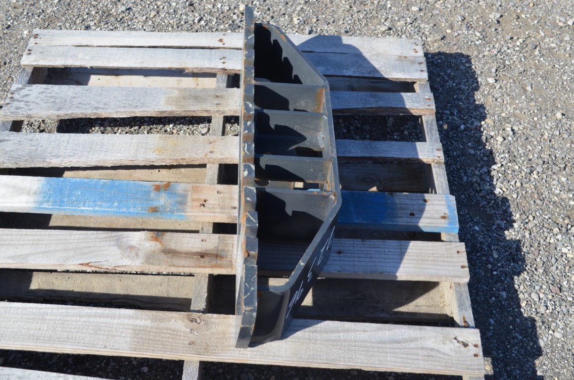 Kubota 34" front weight block, (M9126) - Image 4