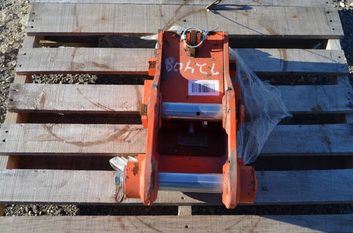 Kubota New Cotech hydraulic QT coupler to fit Kubota KX040 excavator. - Image 3