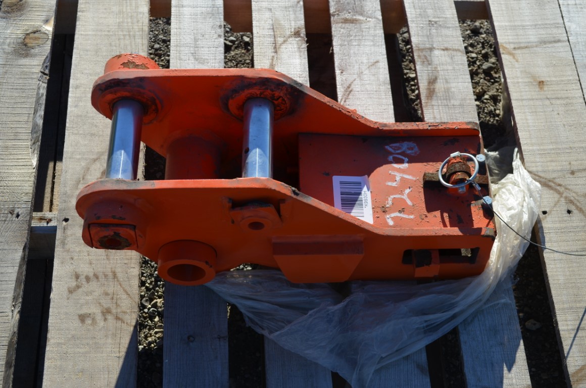 Kubota New Cotech hydraulic QT coupler to fit Kubota KX040 excavator. - Image 4