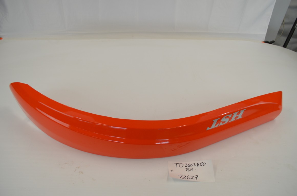 Kubota RH fender to fit L4060 etc, 35071850 - Image 3