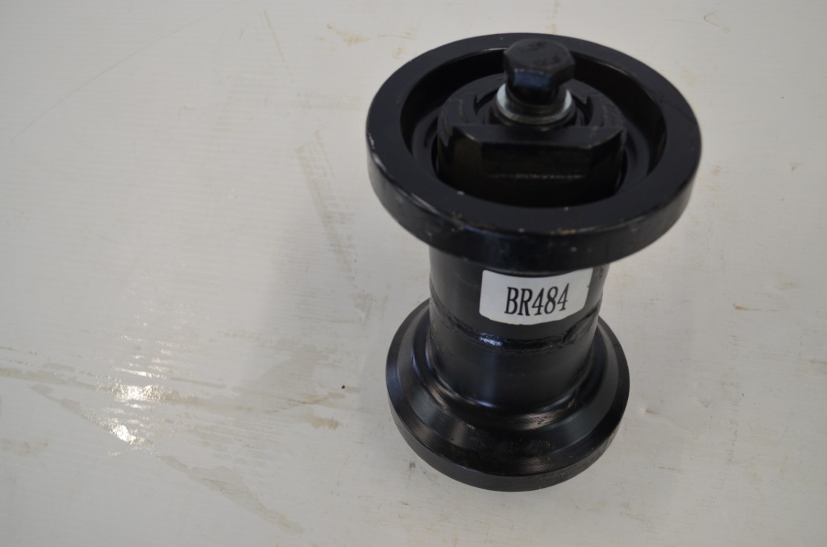 一 Kubota BR484 roller, RD411-21700, excavator bottom roller - Image 5