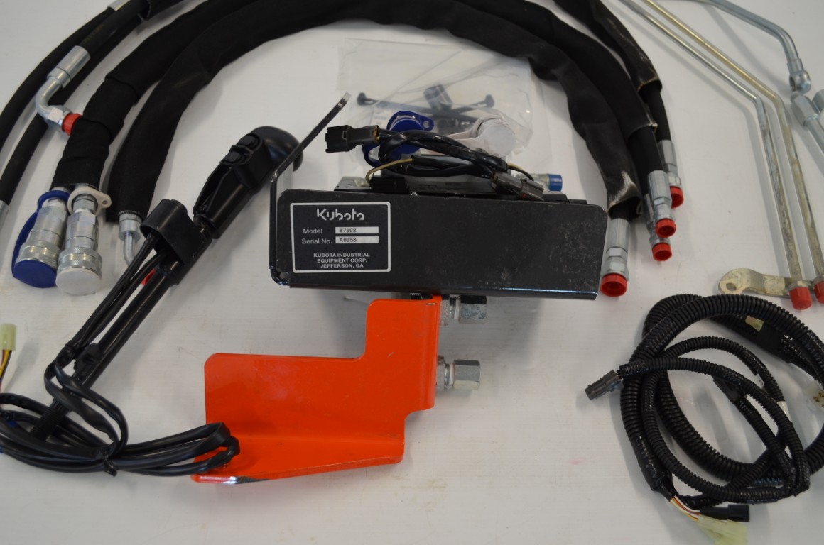 一 Kubota B7302 third function for compact tractor, cab model, 7J056-94000 - Image 5