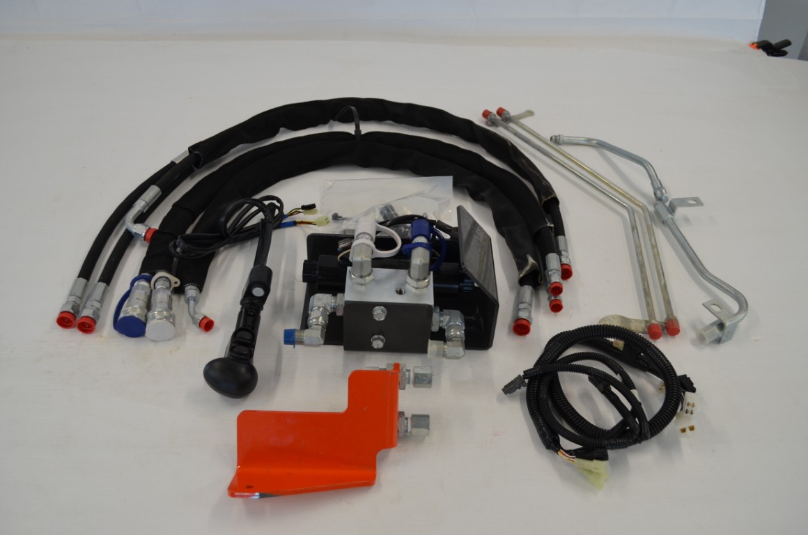 一 Kubota B7302 third function for compact tractor, cab model, 7J056-94000 - Image 6