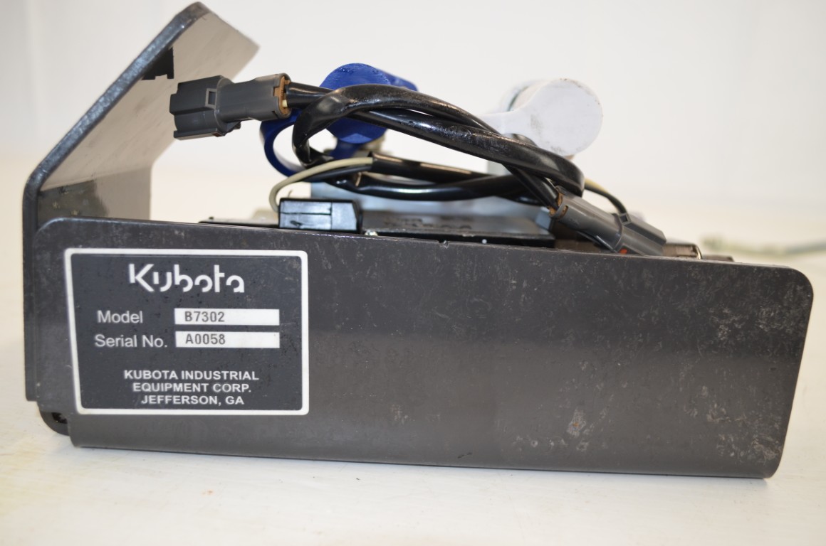 一 Kubota B7302 third function for compact tractor, cab model, 7J056-94000 - Image 7