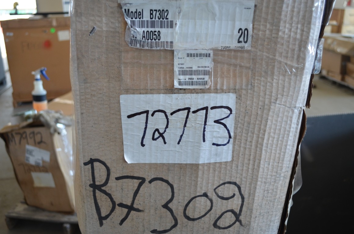 一 Kubota B7302 third function for compact tractor, cab model, 7J056-94000 - Image 8