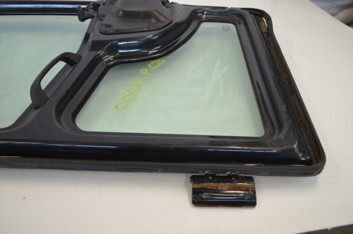 一 Kubota RD82946500 door assembly, complete with glass, hinges, door handles, ready to install, to fit KX080-4, KX080-45, KX080-452 - Image 3