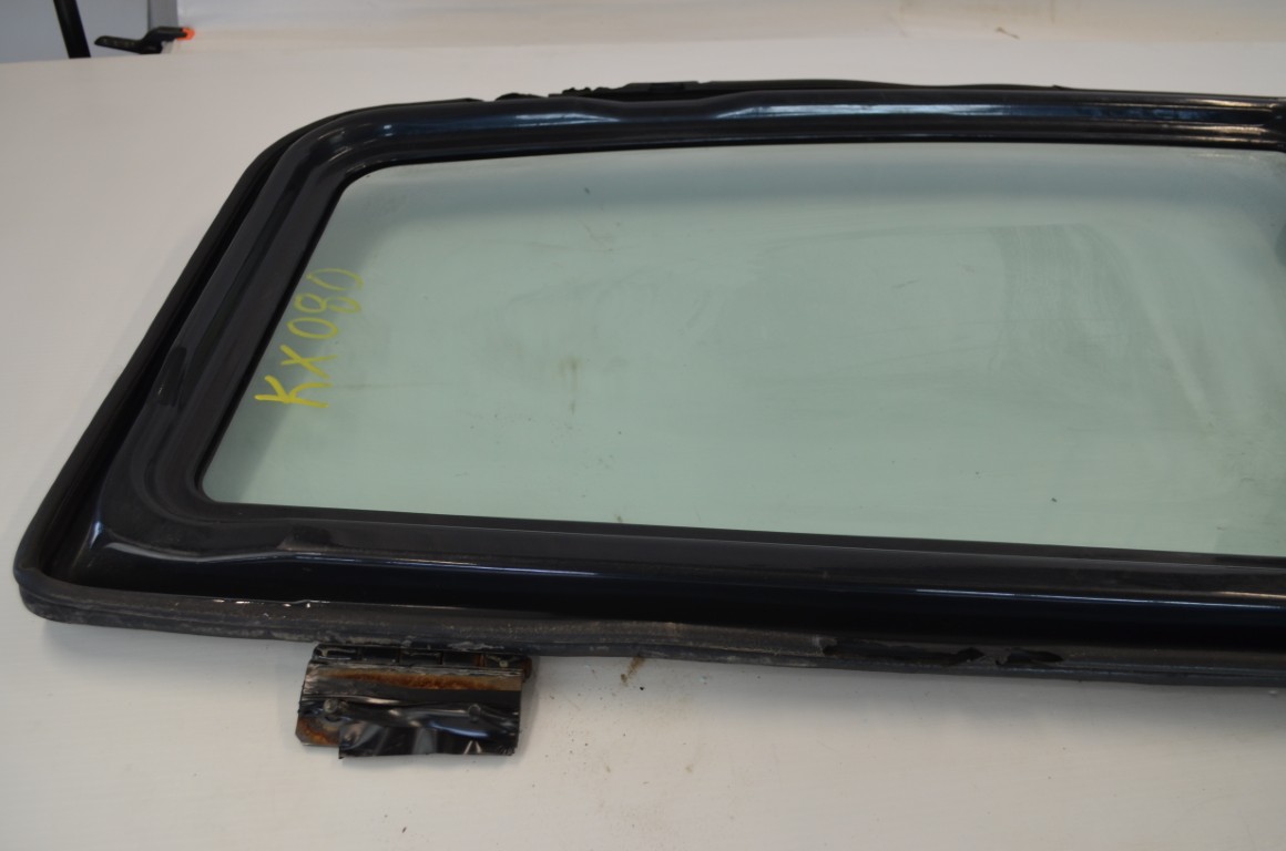 一 Kubota RD82946500 door assembly, complete with glass, hinges, door handles, ready to install, to fit KX080-4, KX080-45, KX080-452 - Image 4