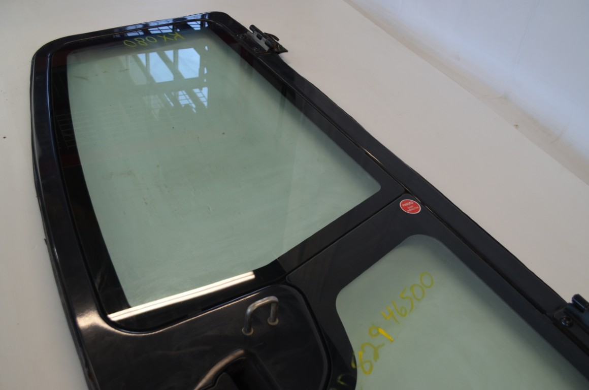 一 Kubota RD82946500 door assembly, complete with glass, hinges, door handles, ready to install, to fit KX080-4, KX080-45, KX080-452 - Image 7