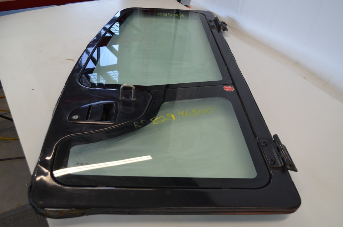 一 Kubota RD82946500 door assembly, complete with glass, hinges, door handles, ready to install, to fit KX080-4, KX080-45, KX080-452 - Image 8