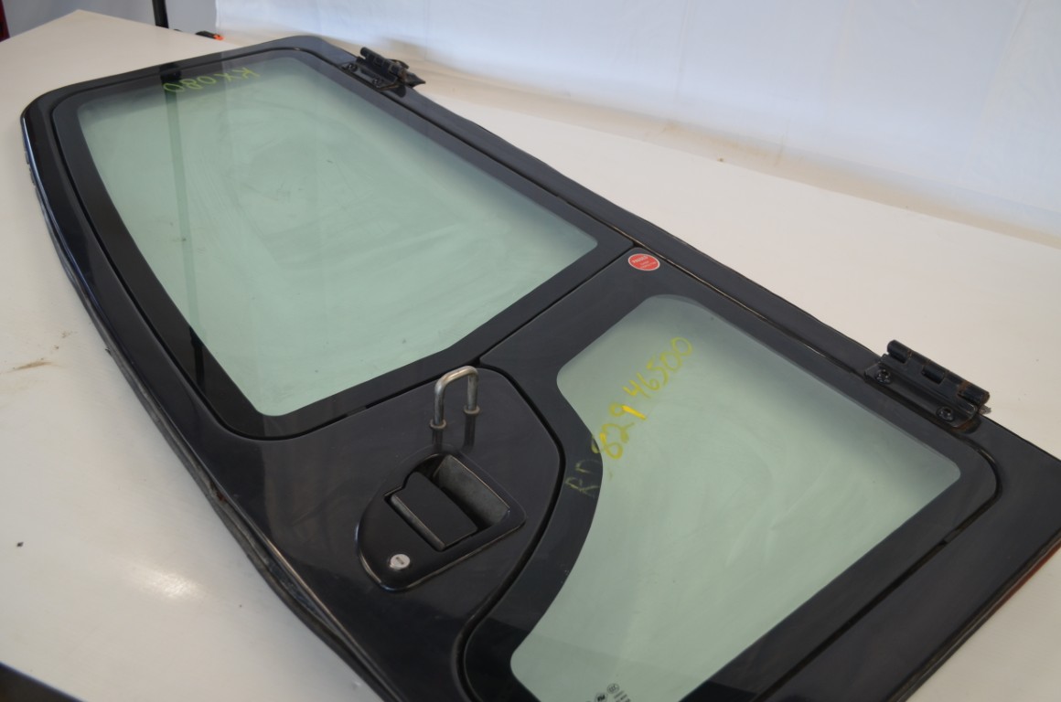 一 Kubota RD82946500 door assembly, complete with glass, hinges, door handles, ready to install, to fit KX080-4, KX080-45, KX080-452 - Image 9