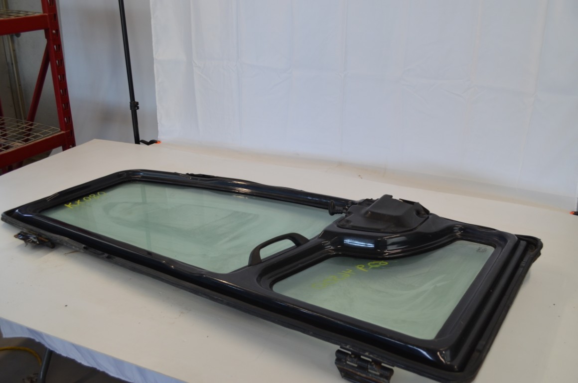 一 Kubota RD82946500 door assembly, complete with glass, hinges, door handles, ready to install, to fit KX080-4, KX080-45, KX080-452 - Image 10