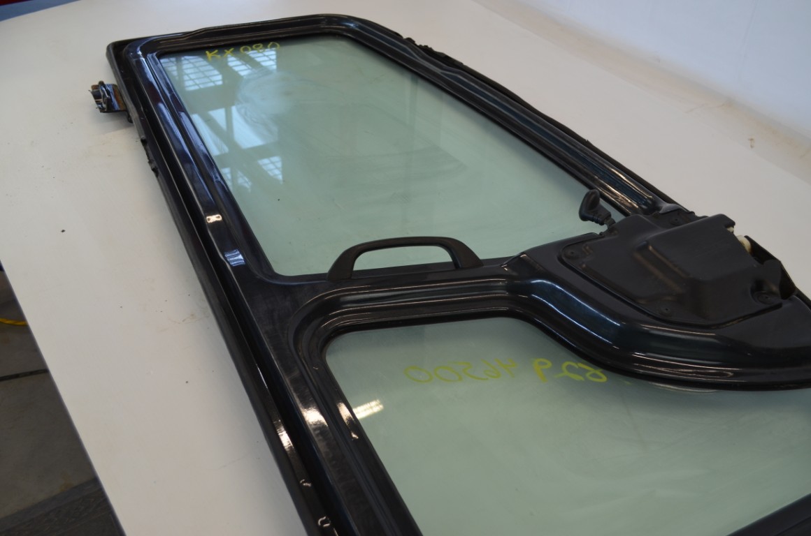 一 Kubota RD82946500 door assembly, complete with glass, hinges, door handles, ready to install, to fit KX080-4, KX080-45, KX080-452 - Image 12