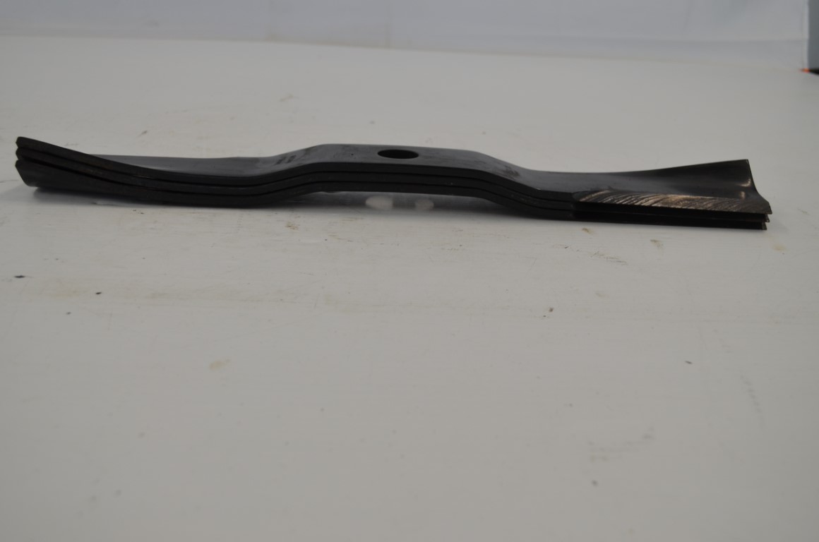 一 Kubota set of 3 mulching blades, fits 60" deck, 20.5" long, part number K564534342 - Image 3