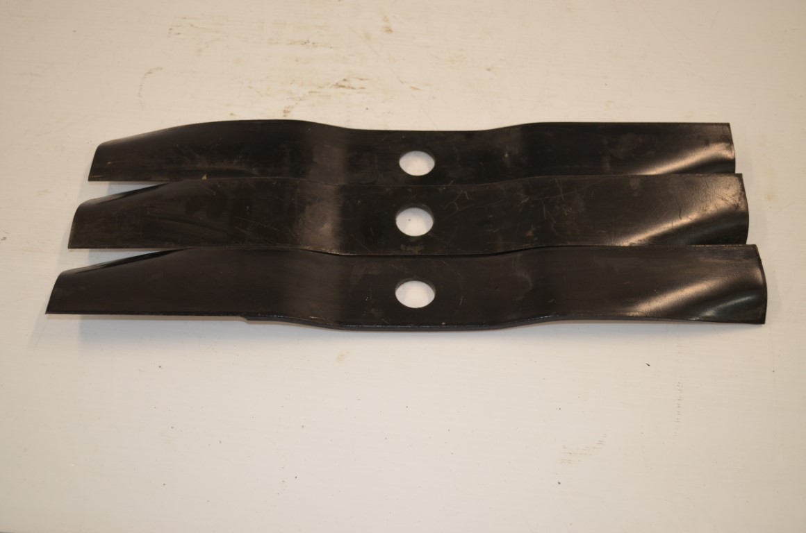 一 Kubota set of 3 mulching blades, fits 60" deck, 20.5" long, part number K564534342 - Image 4