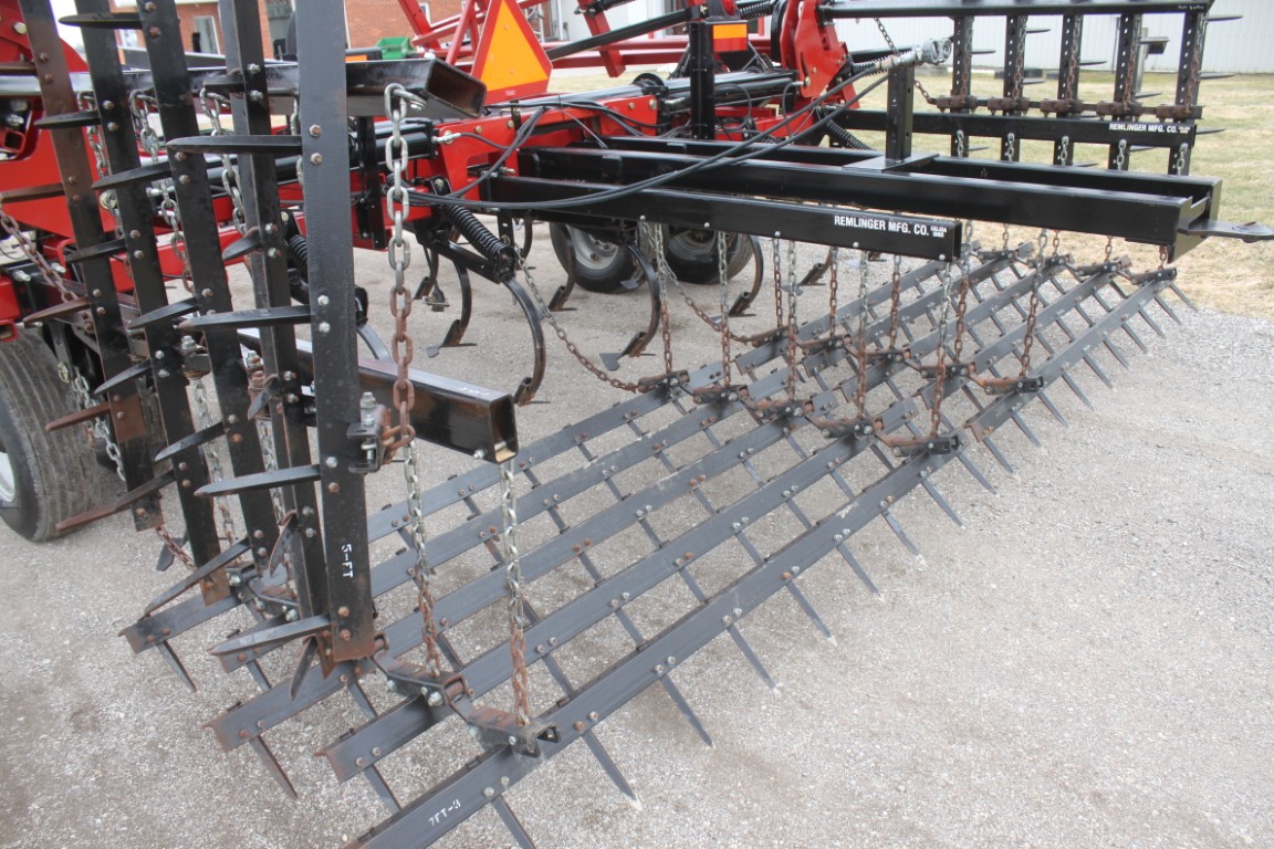 Case/Int Tigermate 200 35' cultivator, 5 bar spike, c-shank, 3 section fold, rear hitch - Image 9