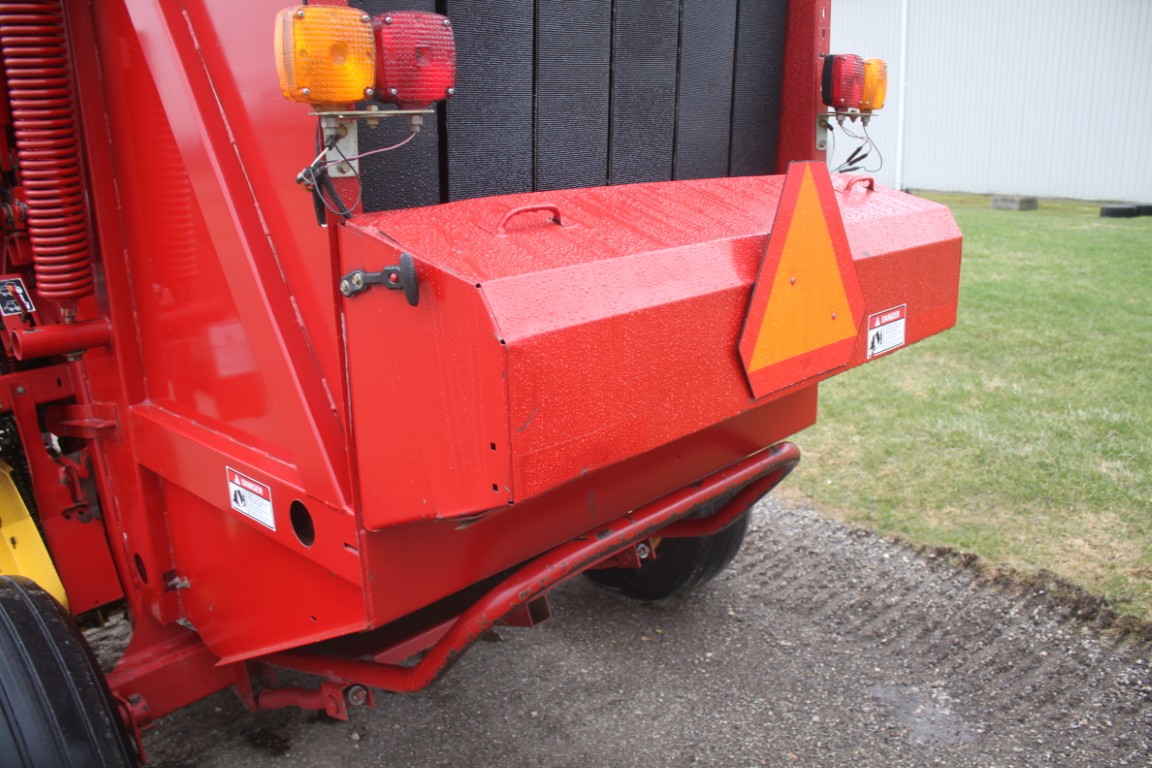 New Holland 648 round baler, Silage special, net wrap, wide pickup - Image 10