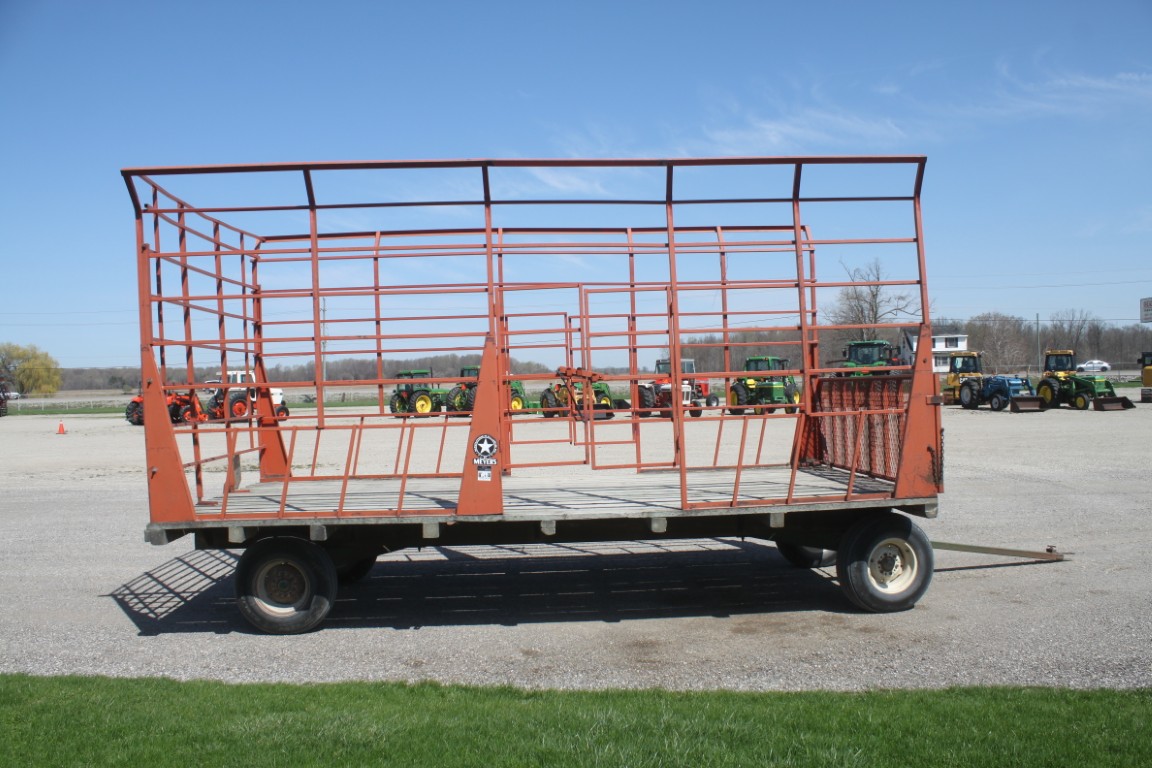 Meyers 18' bale thrower wagon, steel sides, flared top - Image 4