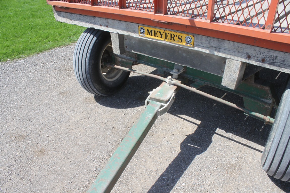 Meyers 18' bale thrower wagon, steel sides, flared top - Image 10