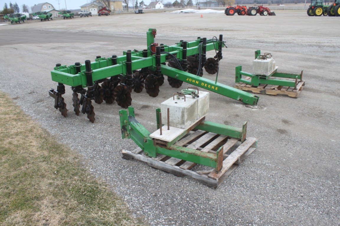 一 Yetter 15" coulter cart to fit 6 row planter/ 15' drill - Image 3