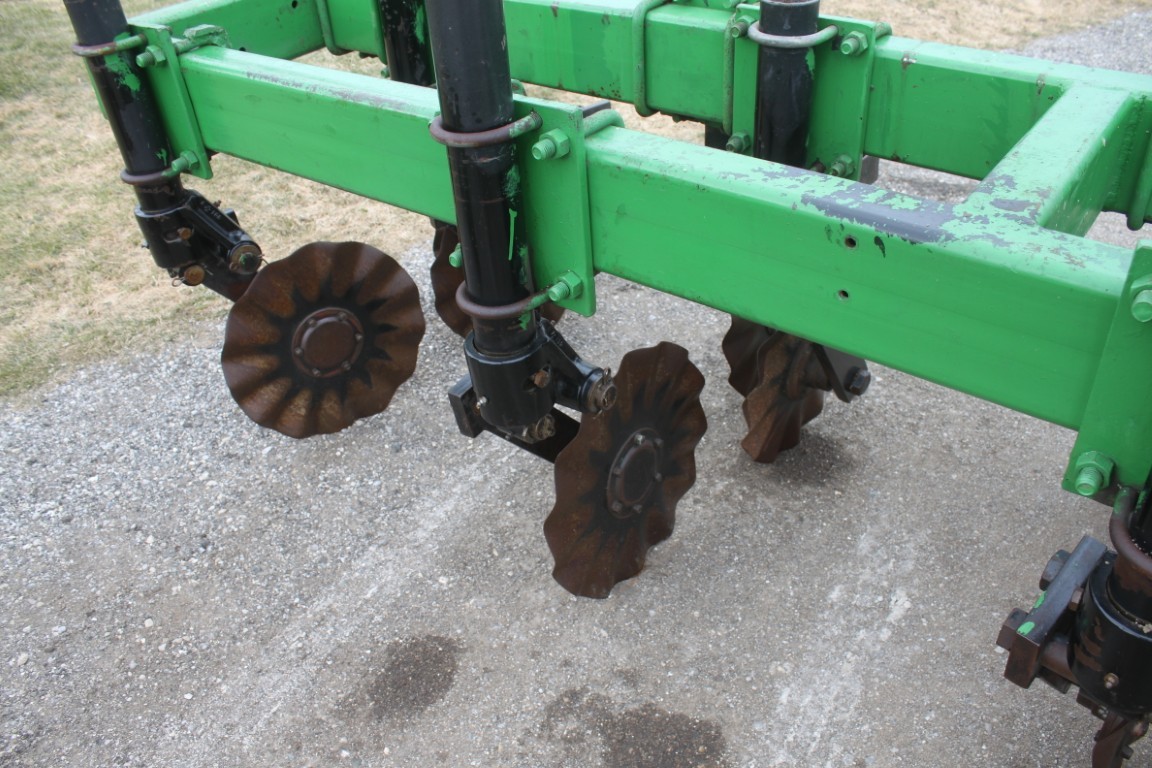 一 Yetter 15" coulter cart to fit 6 row planter/ 15' drill - Image 8