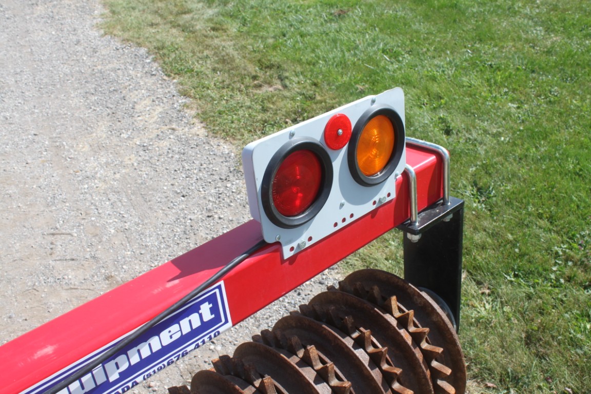 R J 1513 13.5' sprocket packer, hydraulic lift, lights, As New - Image 9