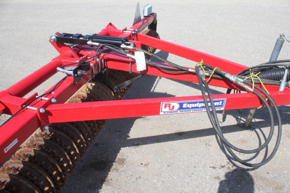 R J 1513 13.5' sprocket packer, hydraulic lift, lights, As New - Image 10