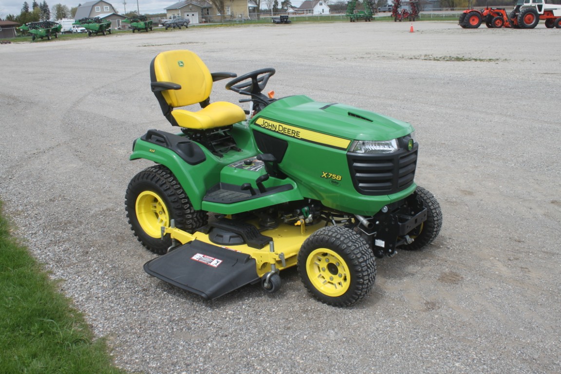 JD X758 4wd, diesel lawnmower, 60" drive over deck - Image 4