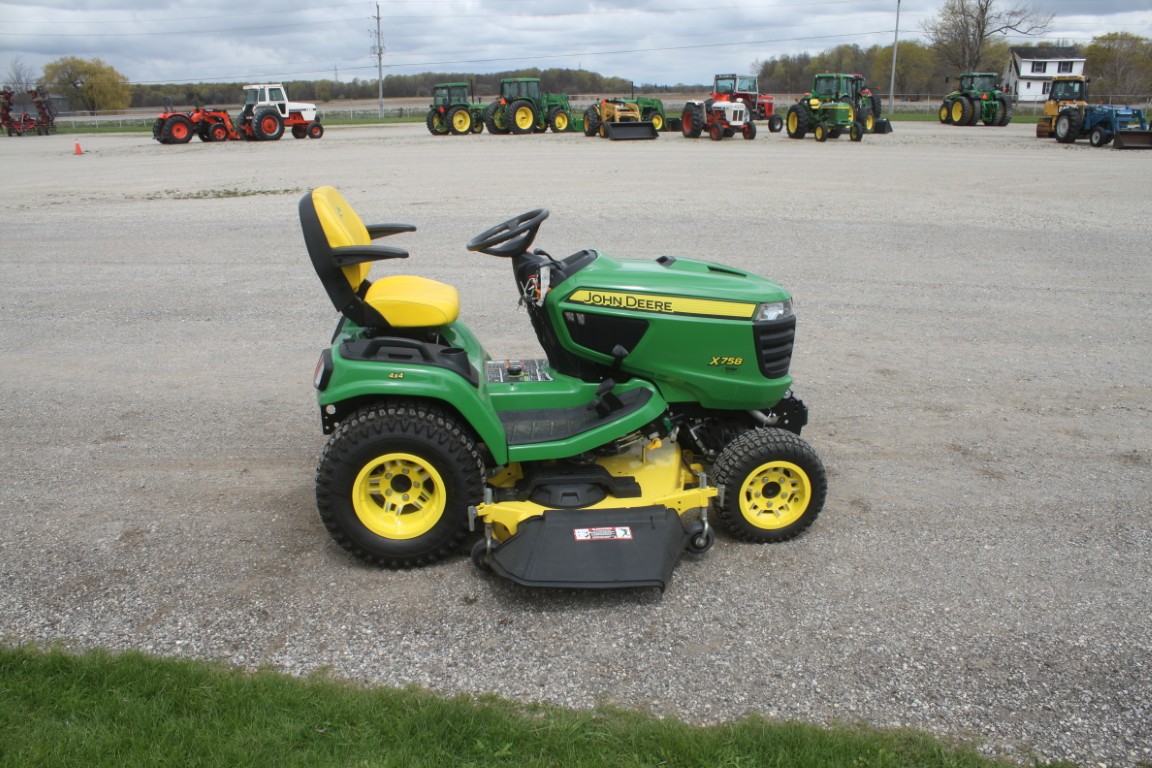 JD X758 4wd, diesel lawnmower, 60" drive over deck - Image 5
