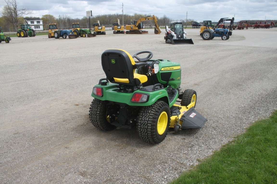JD X758 4wd, diesel lawnmower, 60" drive over deck - Image 6