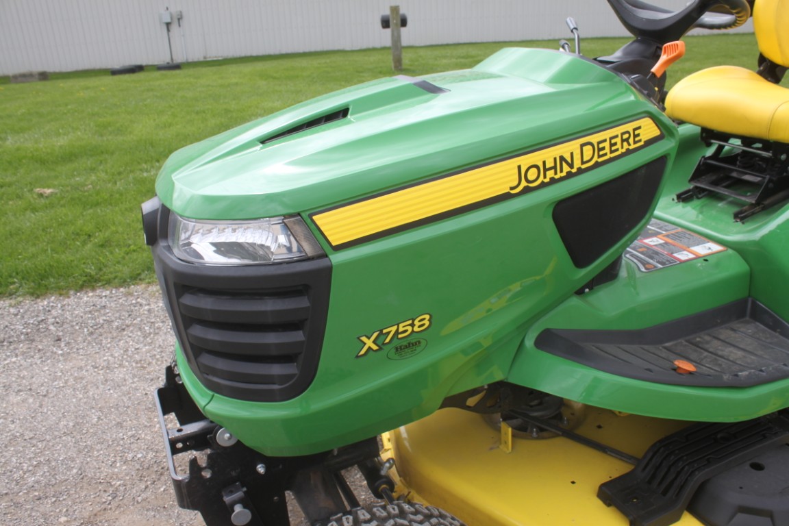 JD X758 4wd, diesel lawnmower, 60" drive over deck - Image 9