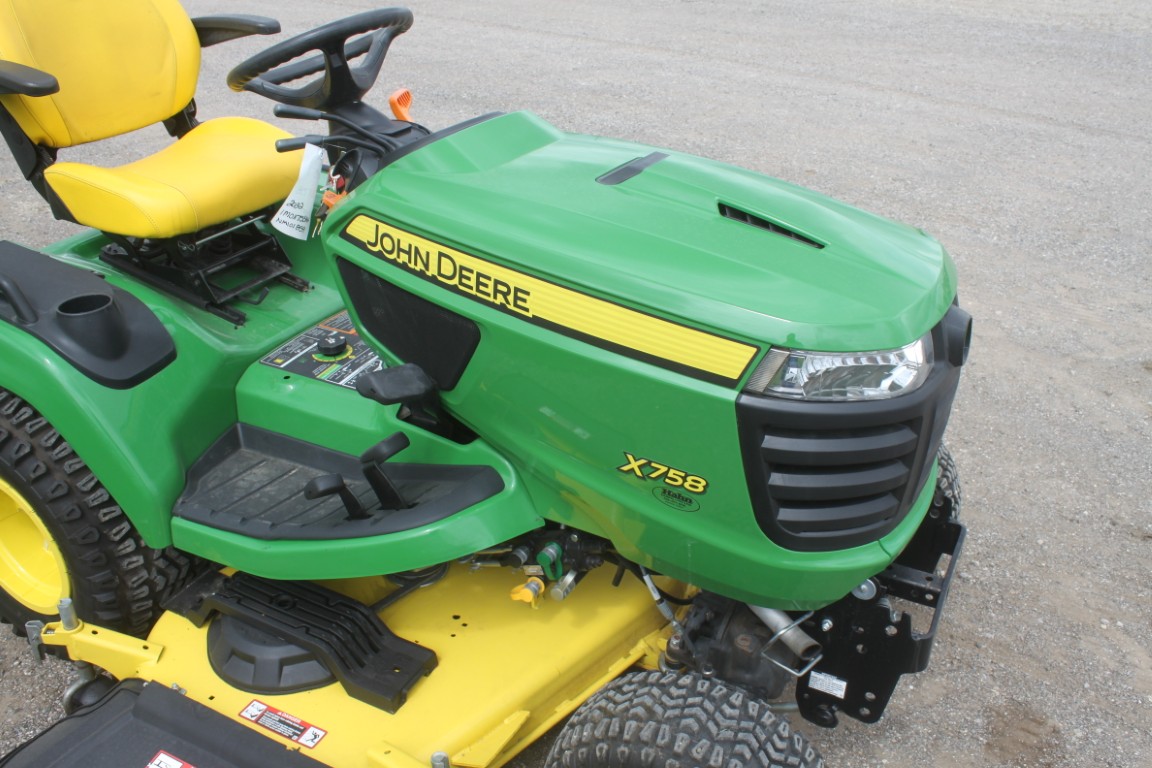 JD X758 4wd, diesel lawnmower, 60" drive over deck - Image 10
