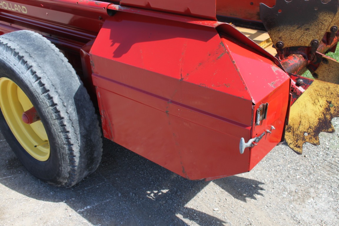 New Holland 514 manure spreader, top beater, very nice - Image 9