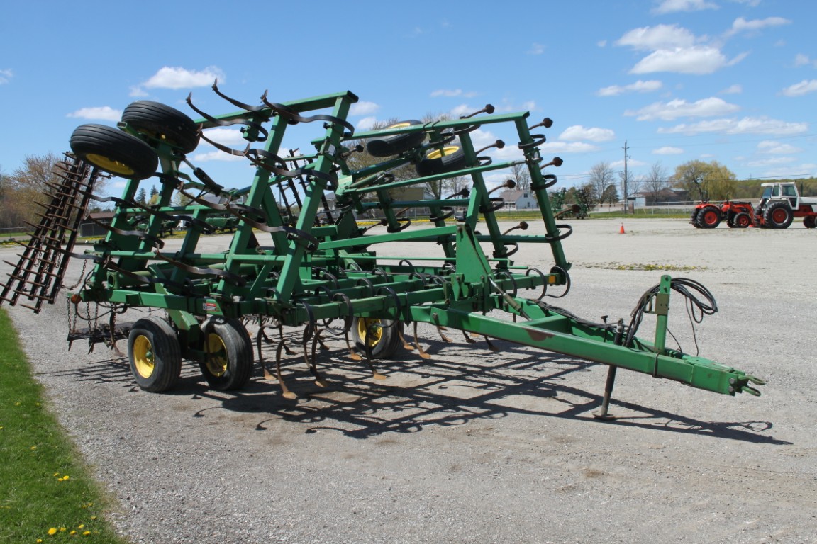 JD 980 24' cultivator, 5 bar spike harrow, S-tine, walking tandem - Image 4
