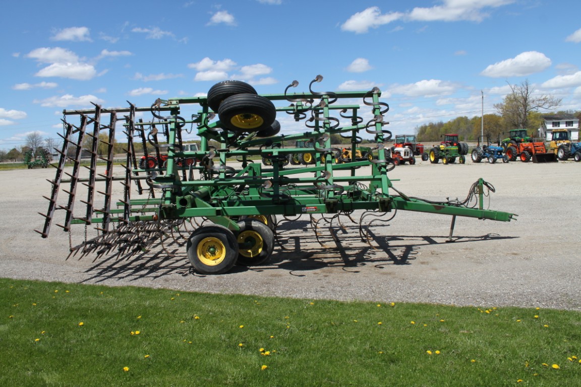 JD 980 24' cultivator, 5 bar spike harrow, S-tine, walking tandem - Image 5