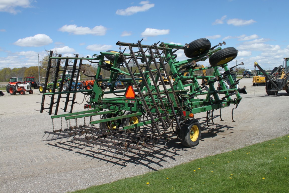 JD 980 24' cultivator, 5 bar spike harrow, S-tine, walking tandem - Image 6