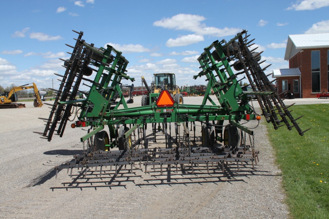 JD 980 24' cultivator, 5 bar spike harrow, S-tine, walking tandem - Image 7
