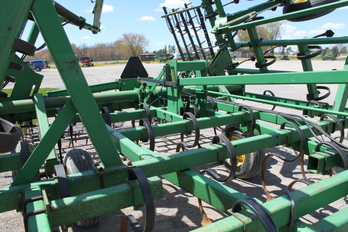 JD 980 24' cultivator, 5 bar spike harrow, S-tine, walking tandem - Image 13