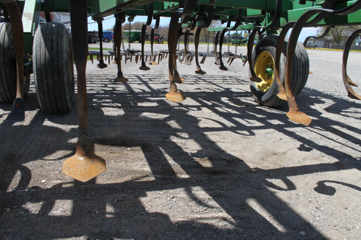 JD 980 24' cultivator, 5 bar spike harrow, S-tine, walking tandem - Image 14