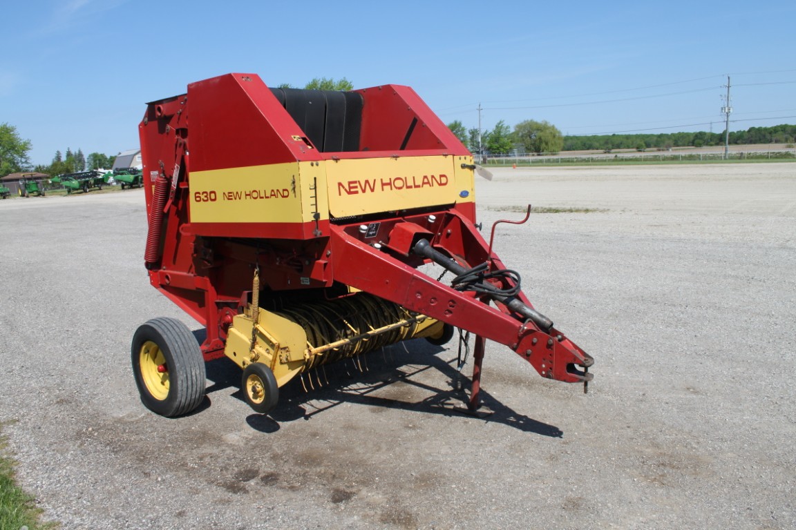 New Holland 630 round baler, 4x4, twine, monitor - Image 3