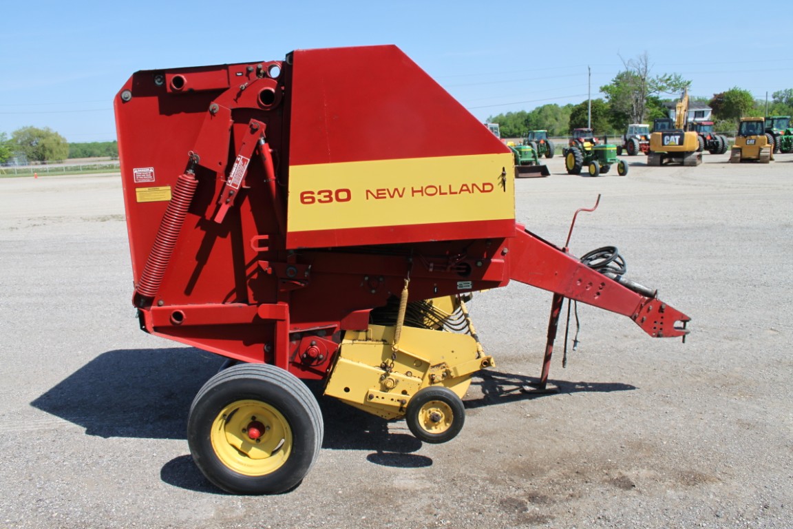 New Holland 630 round baler, 4x4, twine, monitor - Image 4