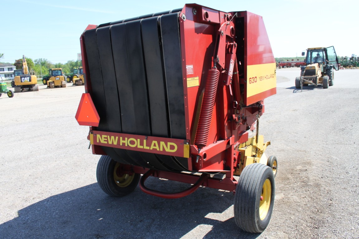 New Holland 630 round baler, 4x4, twine, monitor - Image 5